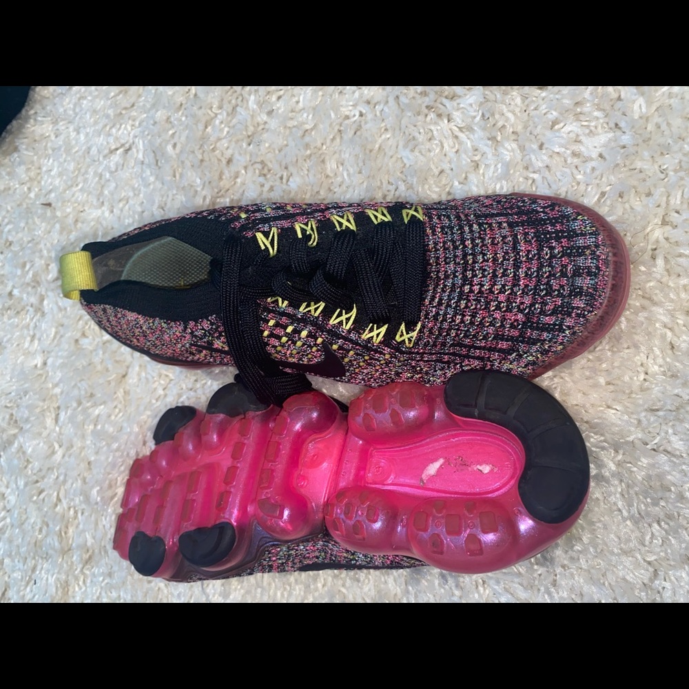 Colorful Nike maxes great for running